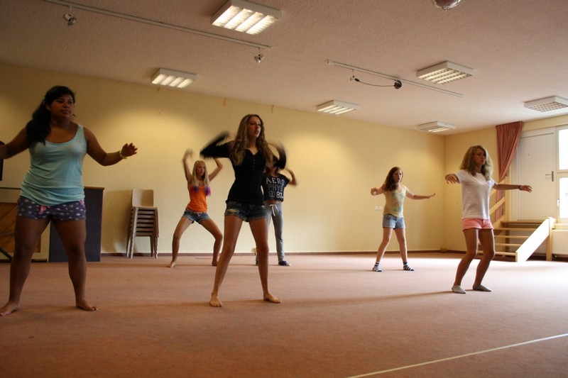 Village Camps International Summer Camp Leysin, Switzerland 2026-08-15 https://www.villagecamps.com/journals_admin/images/714-20-dance (7).jpg